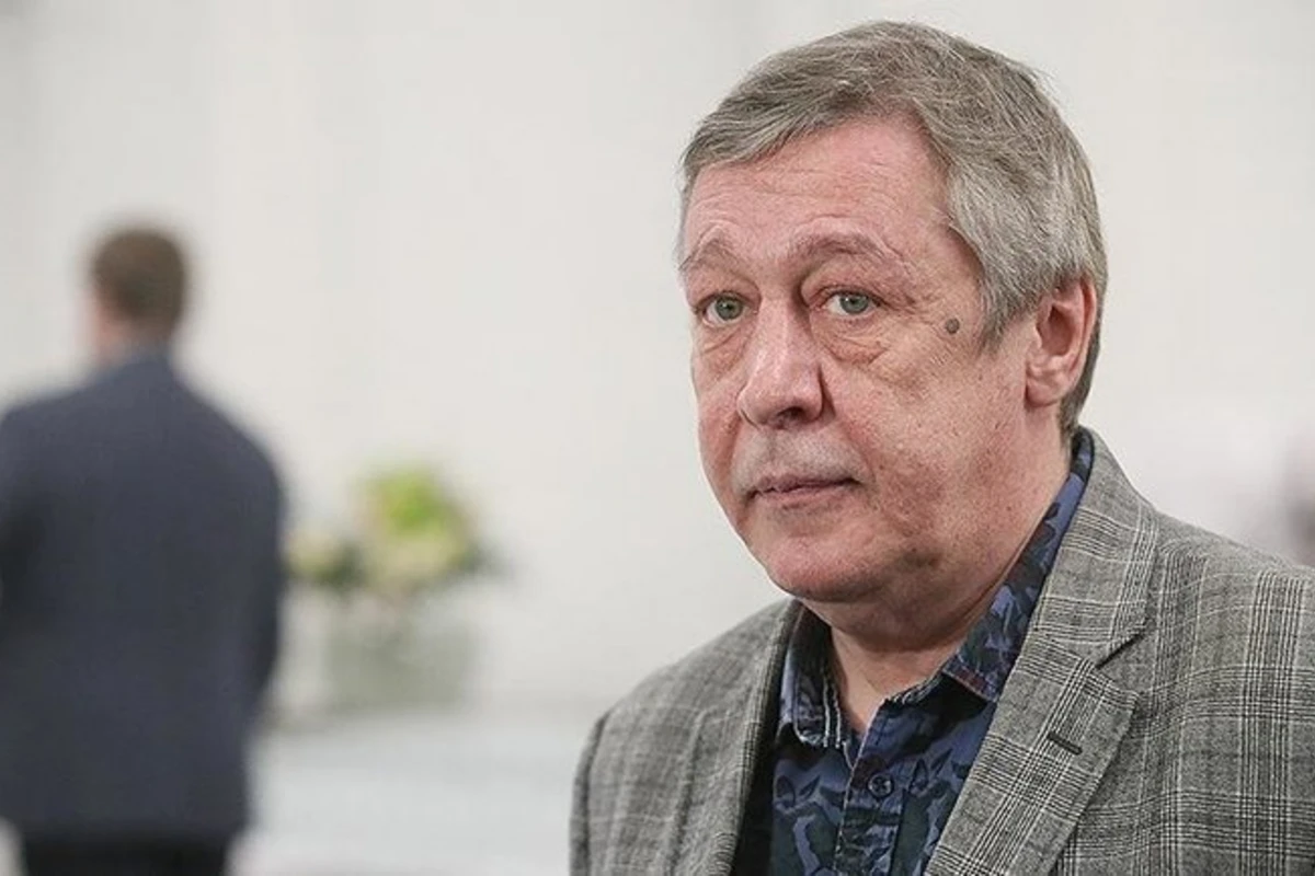 Врач заявил, что на Ефремове испытывали вакцину от COVID-19 до ДТП