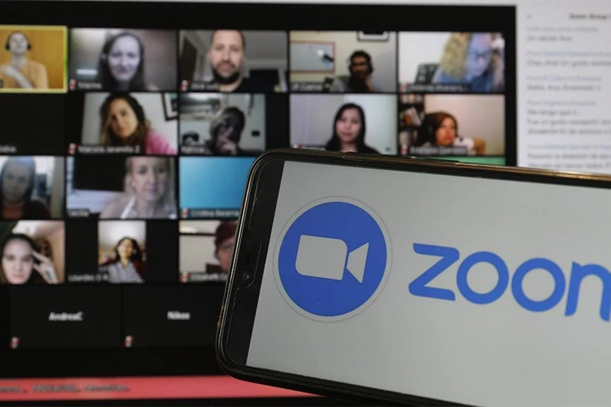 Недовольные своими лицами в Zoom пользователи ринулись к пластическим хирургам