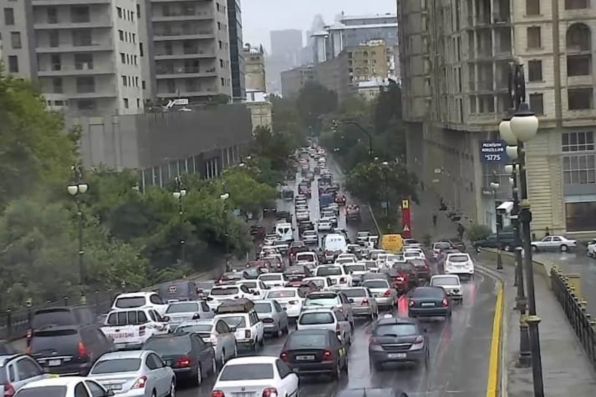 Bu yollarda tıxac var: Avtobuslar gecikir - FOTO