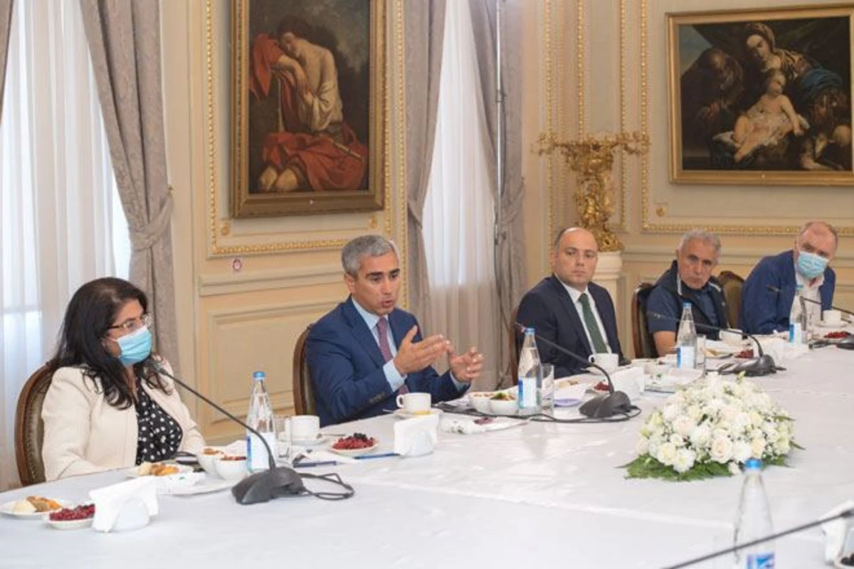 Bir qrup tanınmış mədəniyyət və incəsənət xadimi ilə görüş keçirilib - FOTO