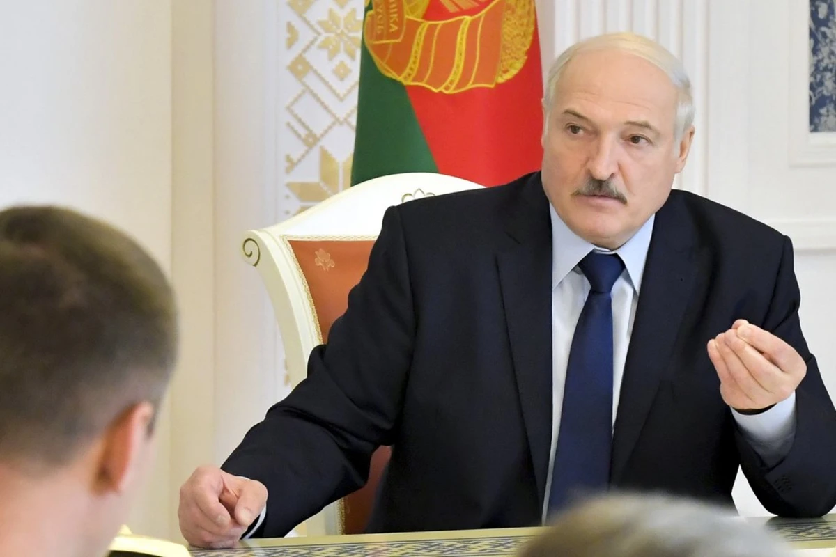 Лукашенко попросил Путина передать Меркель просьбу не вмешиваться