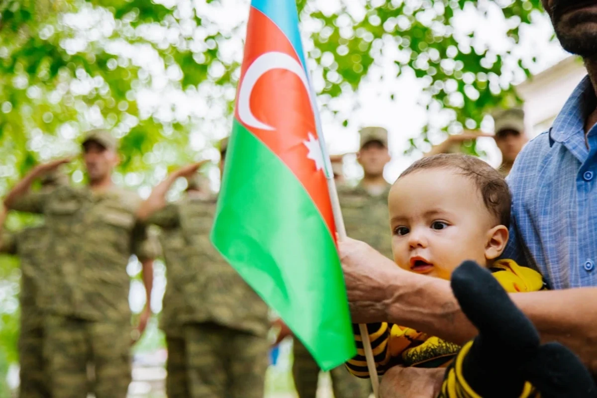 Şəhid övladları Əsgərə salam layihəsində