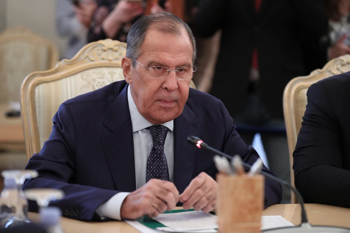 Лавров: Россия работает над скорейшим возобновлением переговоров по Карабаху
