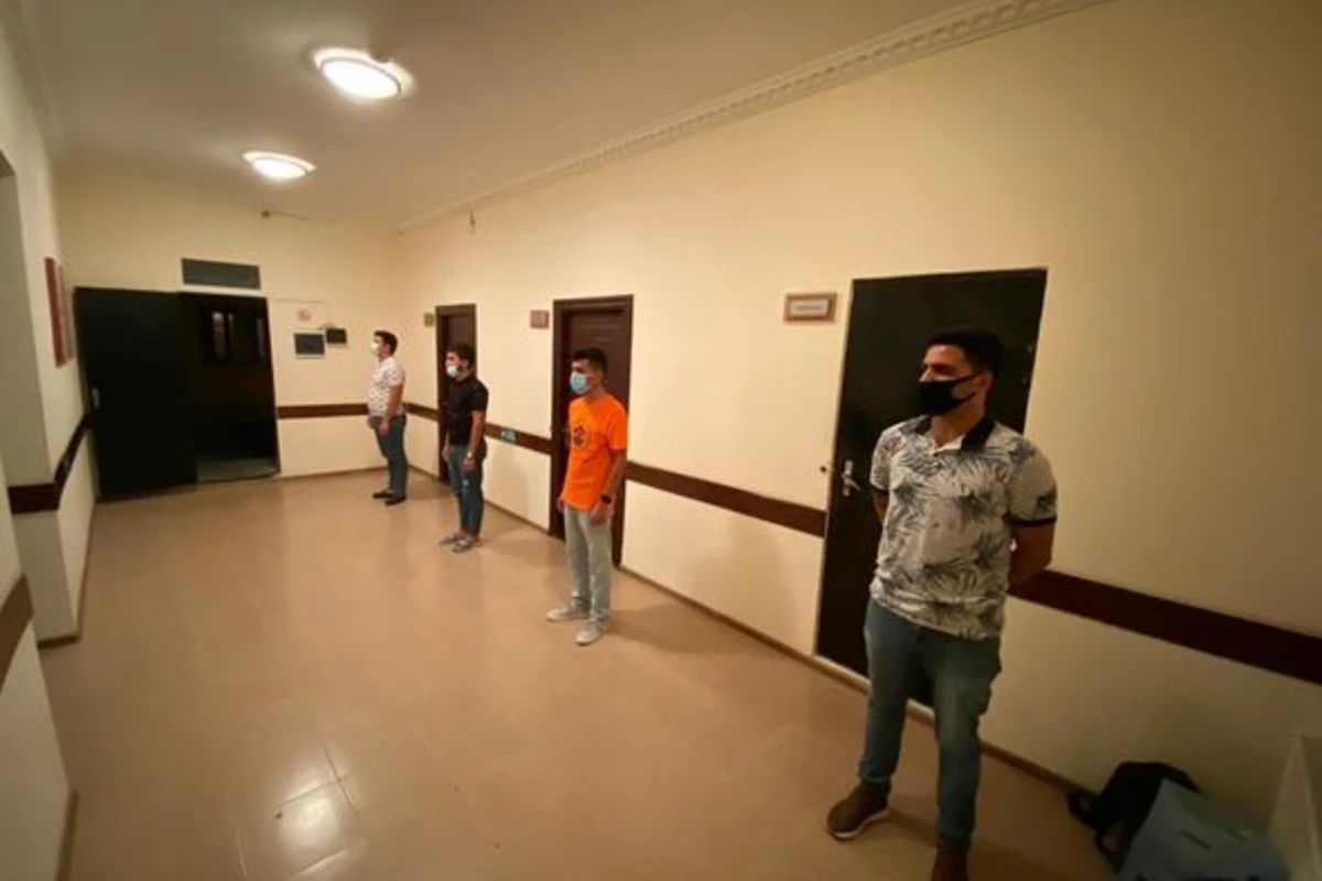 Polis Bakıda qəlyan çəkənləri cərimələdi - FOTO