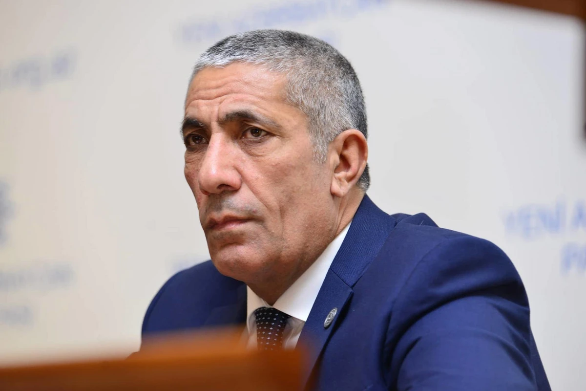 За грубое нарушение правил карантинного режима ПЕА объявила выговор Сиявушу Новрузову