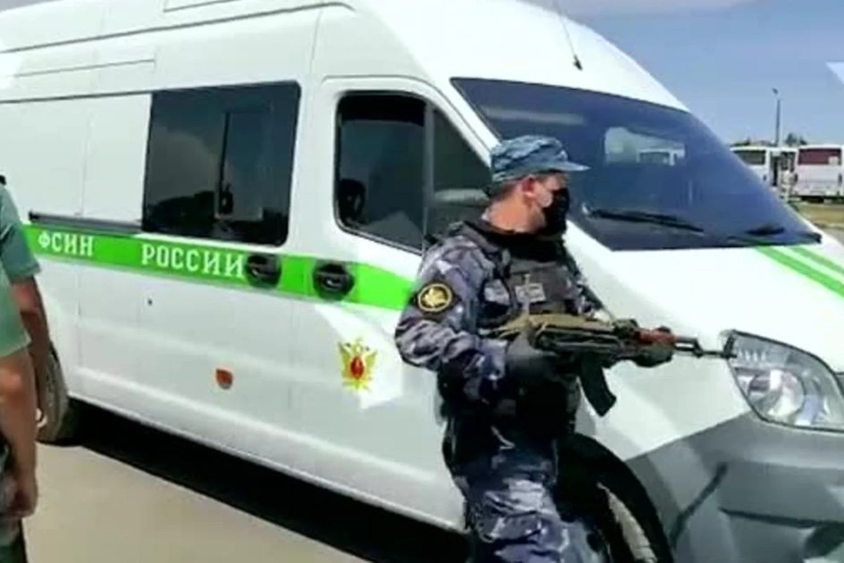Россия выдала Азербайджану 3 обвиняемых в преступлениях, один - воевал в Сирии - ВИДЕО