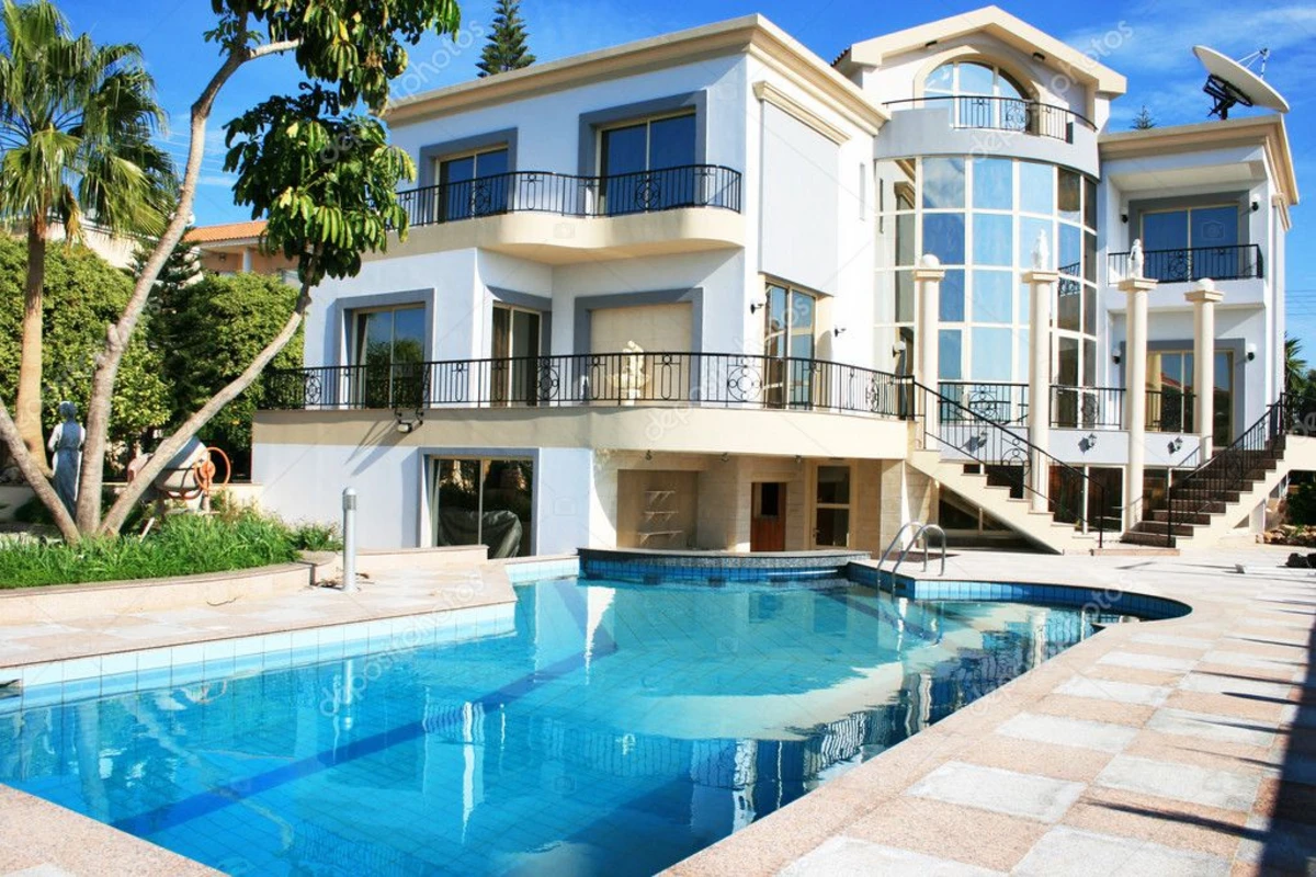 Azərbaycanlı müğənni özünə villa tikdirir