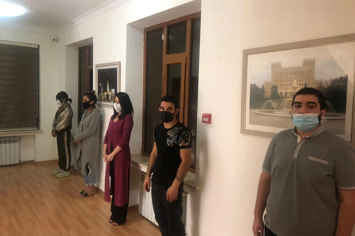 Sosial şəbəkələrdə görüntüləri yayılan məclis iştirakçıları cərimələnib
