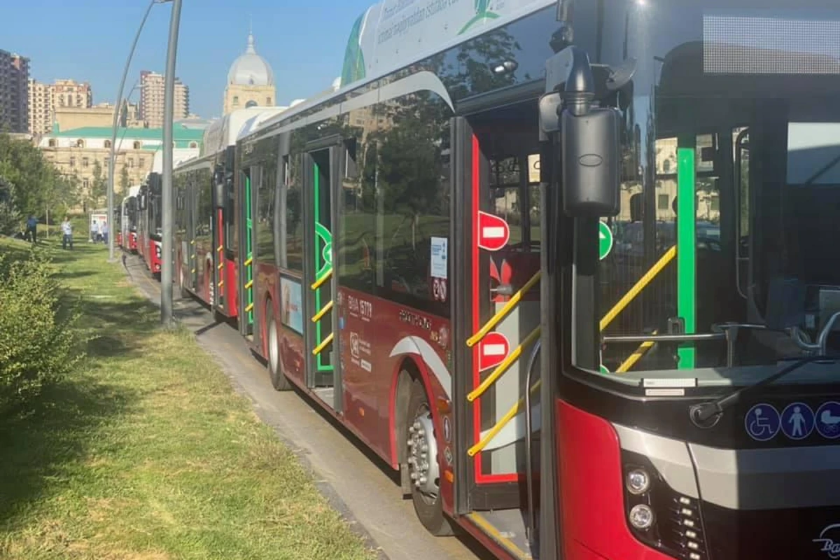 Metronun qarşısından hərəkət edəcək əlavə avtobuslar xəttə buraxılır