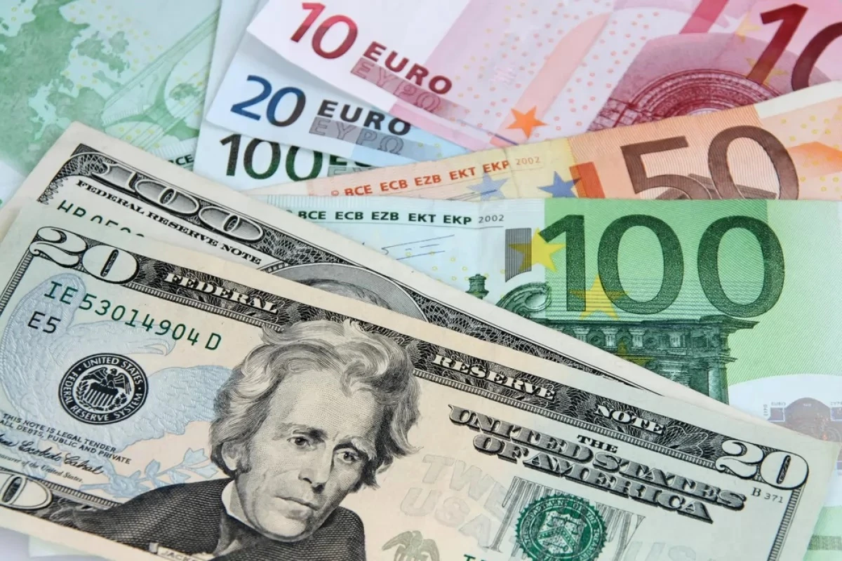 Dollar Avro qarşısında dəyər itirir - EKSPERT RƏYİ