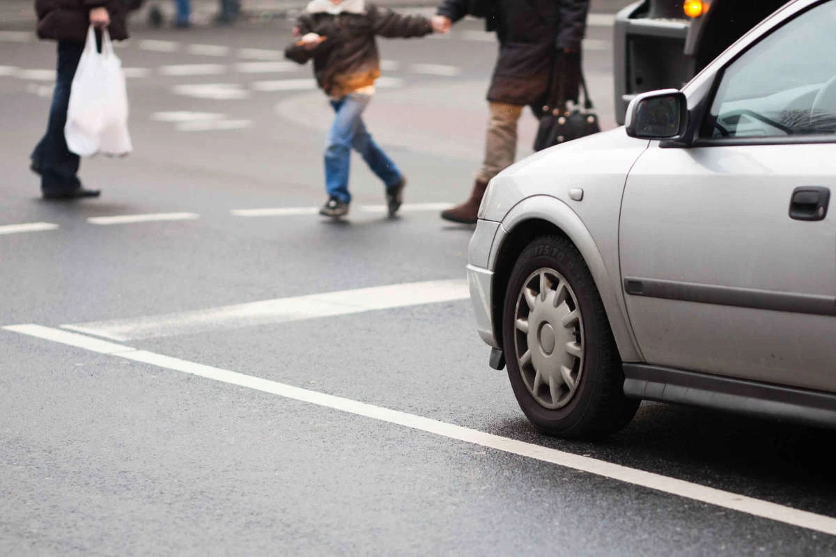 Bakıda maşın nənə və nəvəni vurdu