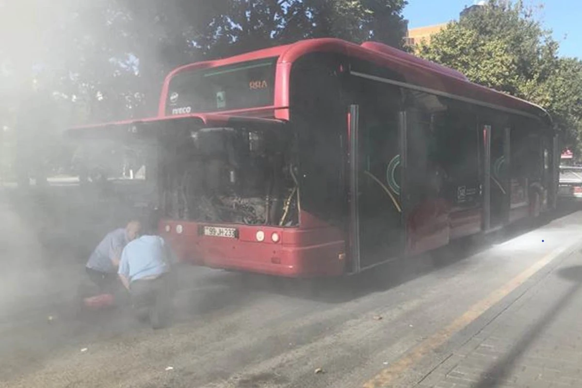 Avtobuslar niyə yanır? - VİDEO Avtobuslar niyə yanır? - VİDEO