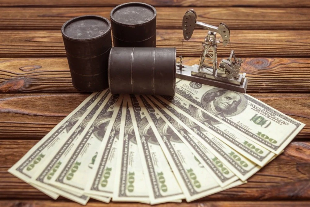 Нефть дешевеет, Brent опустилась ниже $44 за баррель Нефть дешевеет, Brent опустилась ниже $44 за баррель