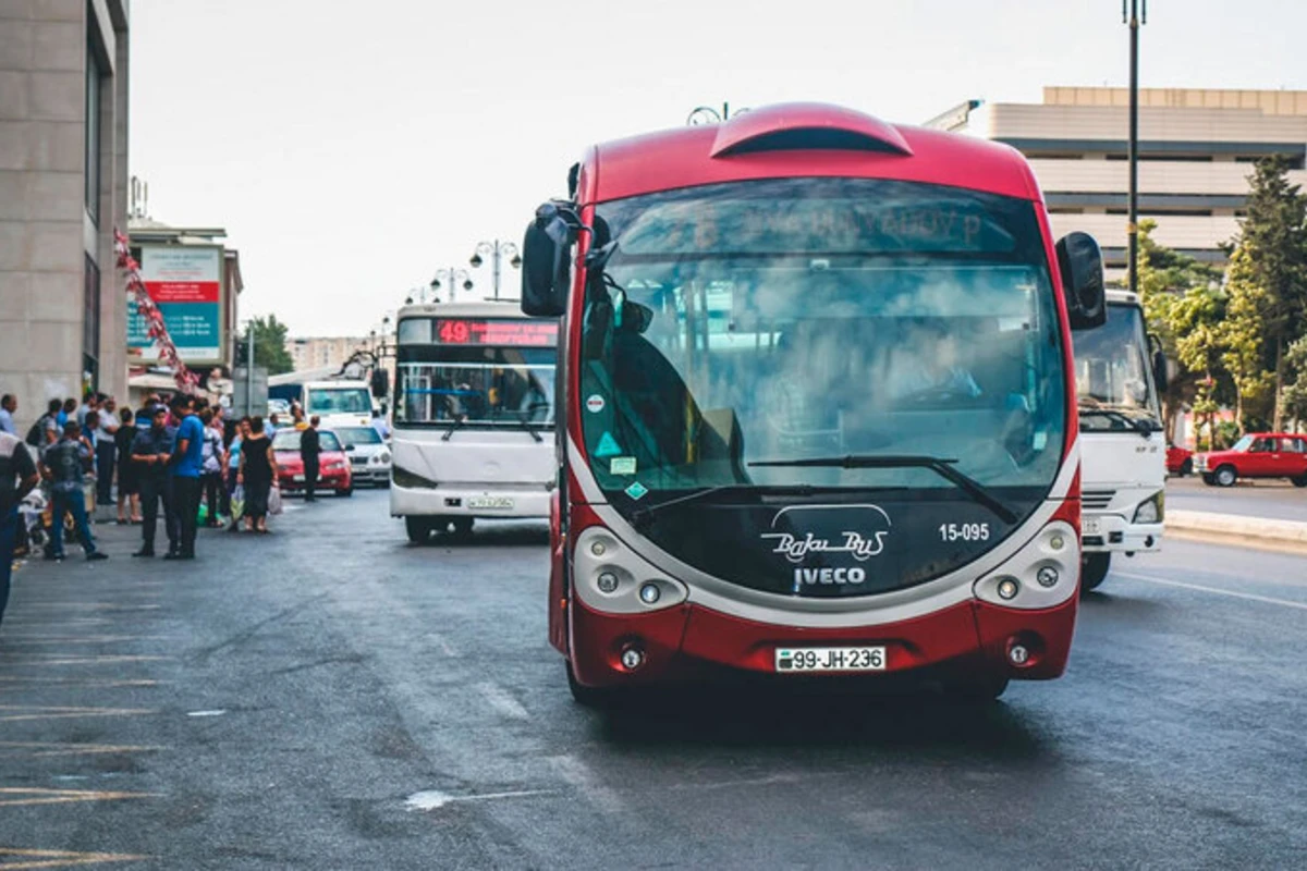 Avtobuslarda gediş haqqı 40-50 qəpik ola bilər  - AÇIQLAMA