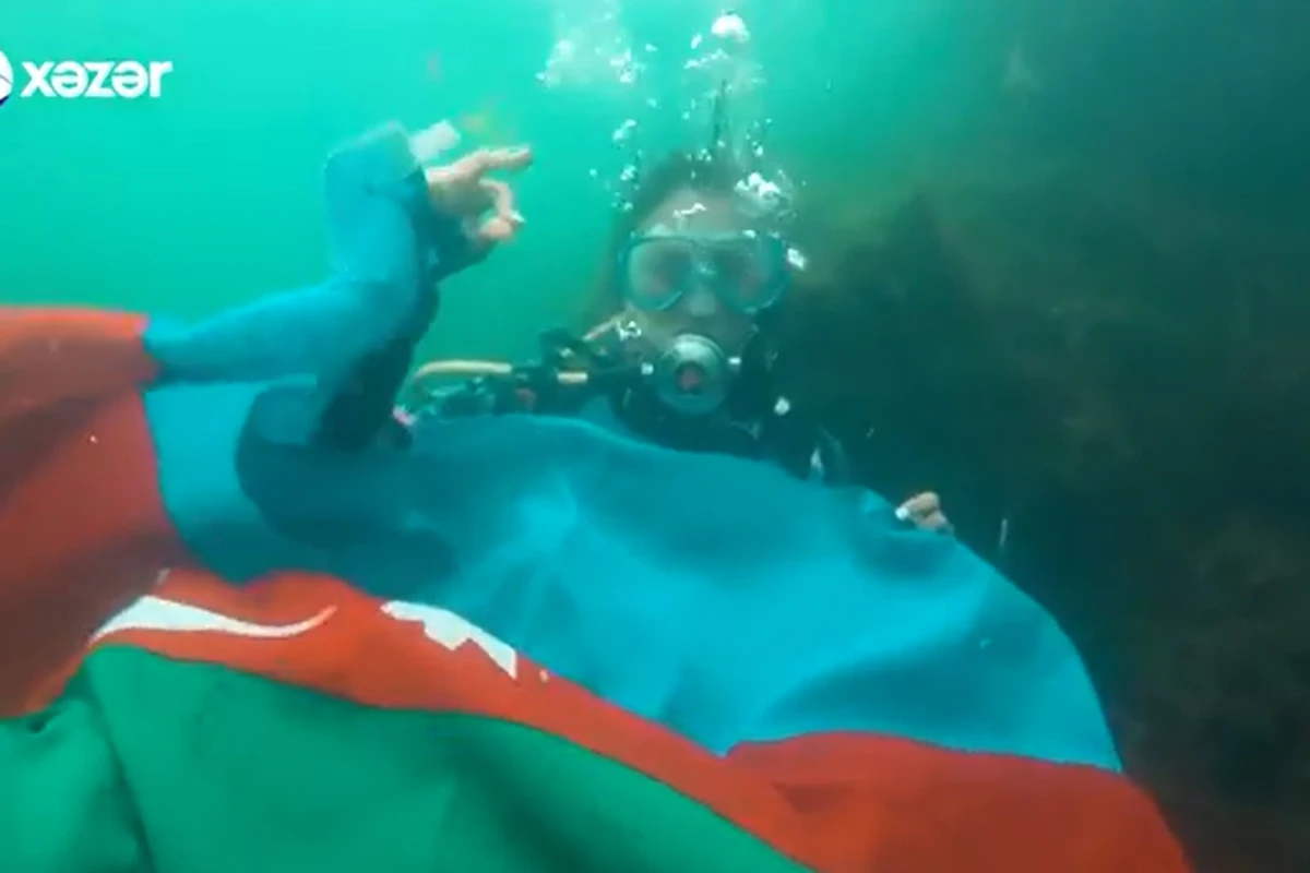 Xəzərin dərinliklərində Azərbaycan bayrağını dalğalandıran kimdir? - VİDEO