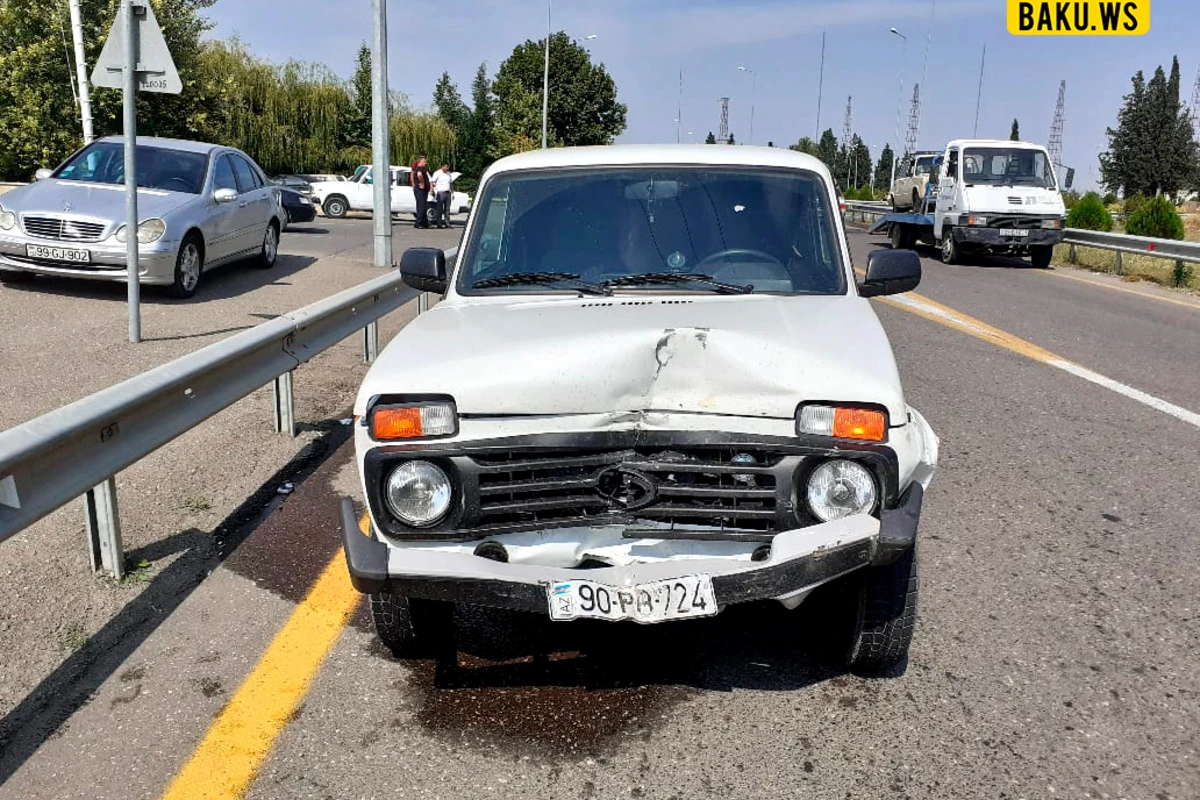 “Azərsu”nun avtomobili qəzaya düşdü - Xəsarət alanlar var - FOTO