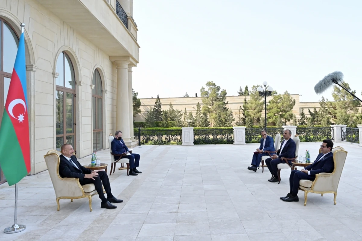 Prezident İranın Azərbaycanda yeni təyin olunmuş səfirinin etimadnaməsini qəbul edib (YENİLƏNİB) Prezident İranın Azərbaycanda yeni təyin olunmuş səfirinin etimadnaməsini qəbul edib (YENİLƏNİB)