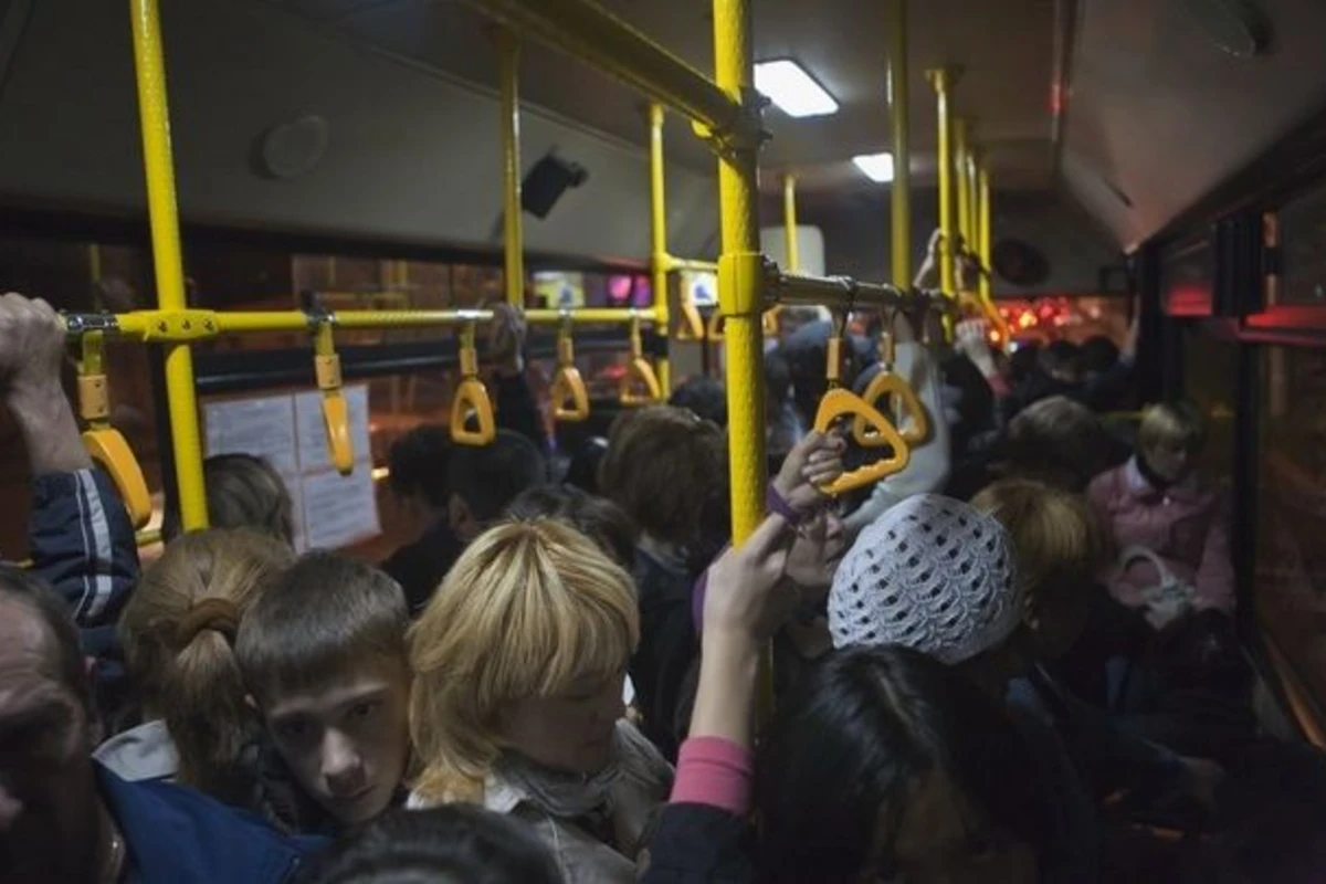 Bakıda avtobuslarda acınacaqlı vəziyyət: Nə sosial məsafə var, nə maska - FOTO