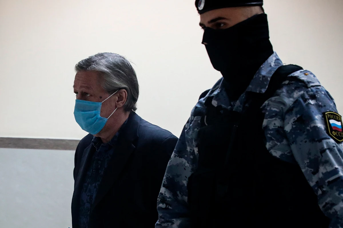 Суд приговорил Михаила Ефремова к 8 годам колонии - ОБНОВЛЕНО Суд приговорил Михаила Ефремова к 8 годам колонии - ОБНОВЛЕНО