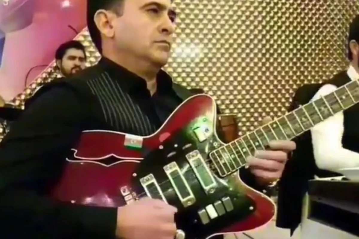 Azərbaycanda tanınmış gitaraçı oğlu tərəfindən qətlə yetirilib Azərbaycanda tanınmış gitaraçı oğlu tərəfindən qətlə yetirilib
