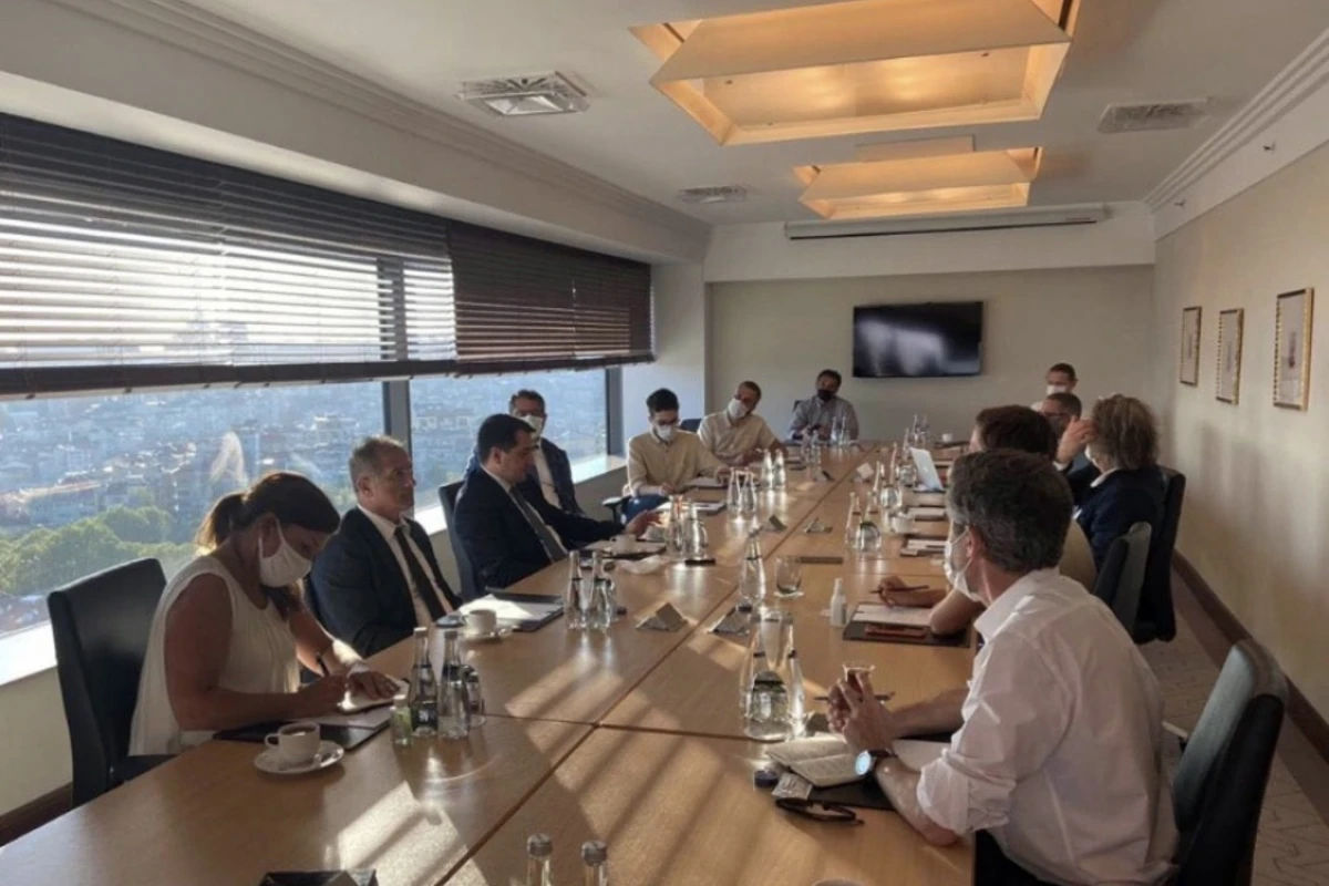Hikmət Hacıyev İstanbulda beynəlxalq media nümayəndələri ilə görüşüb