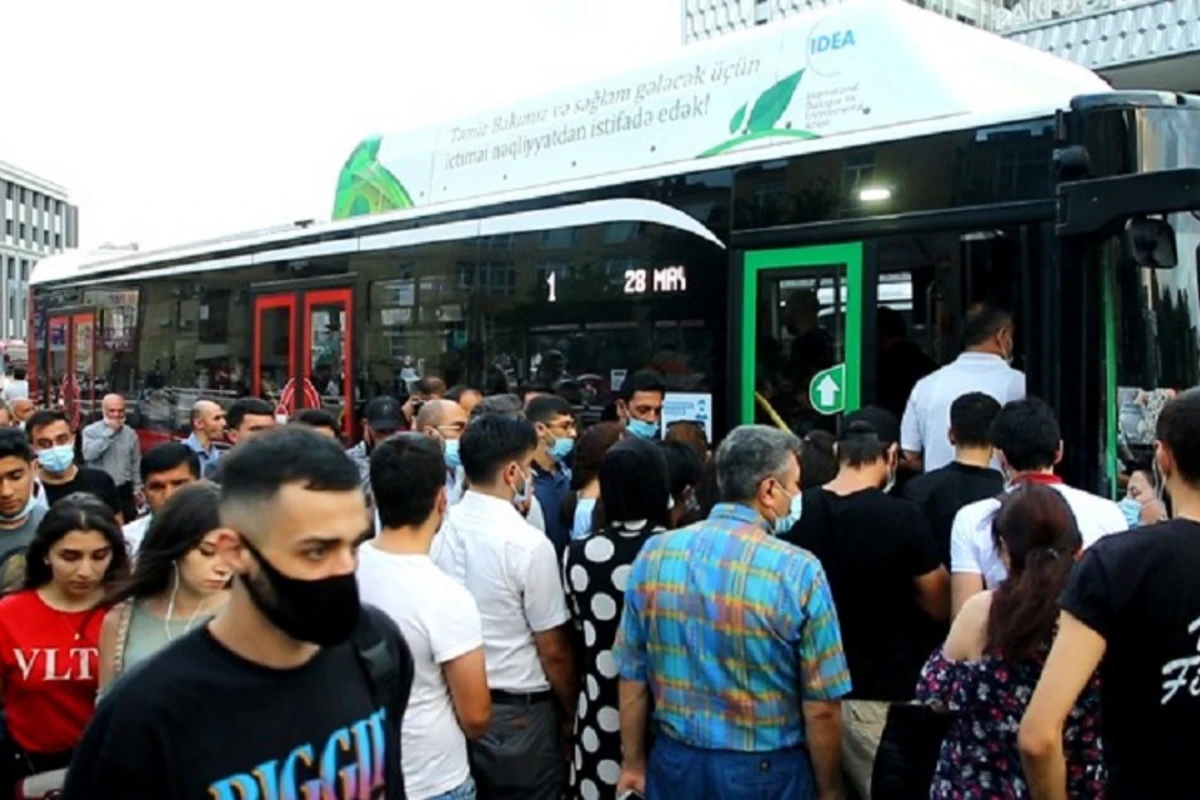 “Sıxlıq olan avtobuslara minməyin” çağırışından sonrakı vəziyyət - VİDEO