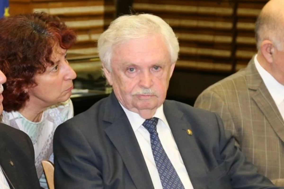 Ильхам Алиев наградил Альберта Лиханова
