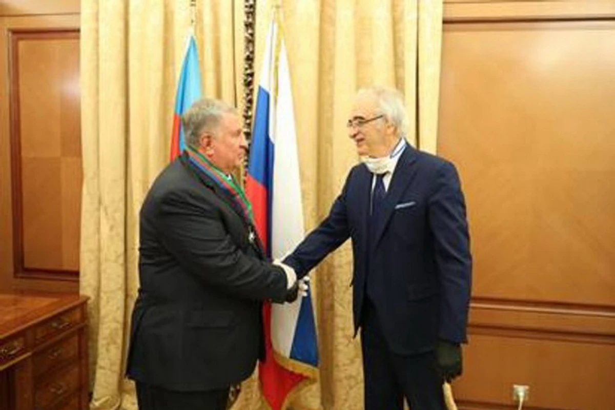 Посол Азербайджана в РФ вручил орден Достлуг главе Роснефти - ФОТО