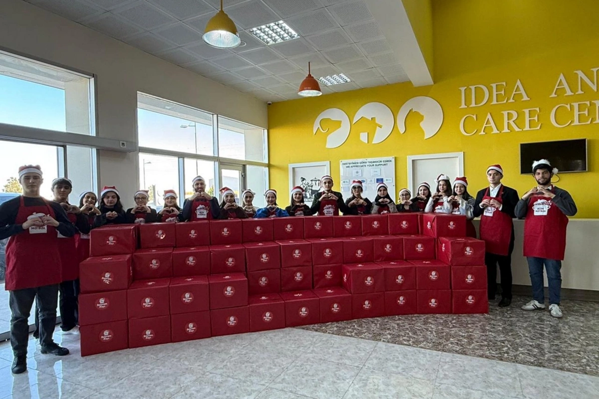 Leyla Əliyevanın təşəbbüsü ilə Bizim Mətbəx layihəsi çərçivəsində aztəminatlı ailələrə bayram sovqatları çatdırılıb