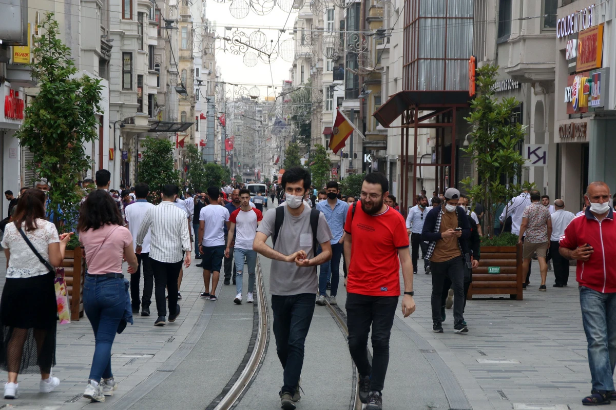 Türkiyədə karantin yenə sərtləşdi - küçəyə çıxmaq qadağan edildi