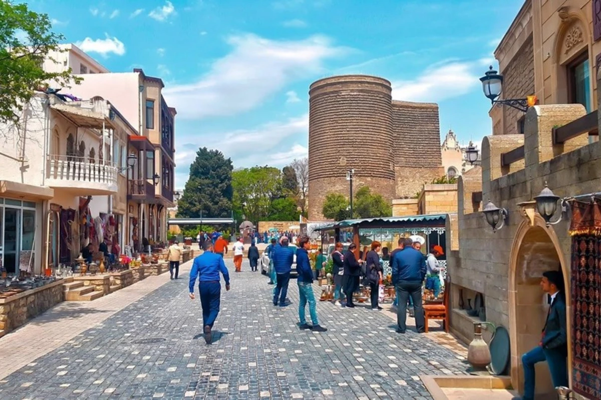 Azərbaycana turist axını 3 dəfədən çox azalıb