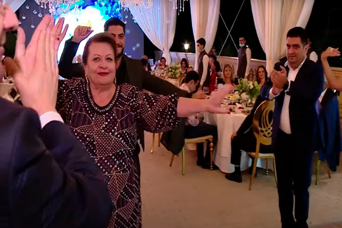 Ramiz Mehdiyevin nəvəsinin qalmaqallı toyundan yeni - VİDEO Ramiz Mehdiyevin nəvəsinin qalmaqallı toyundan yeni - VİDEO