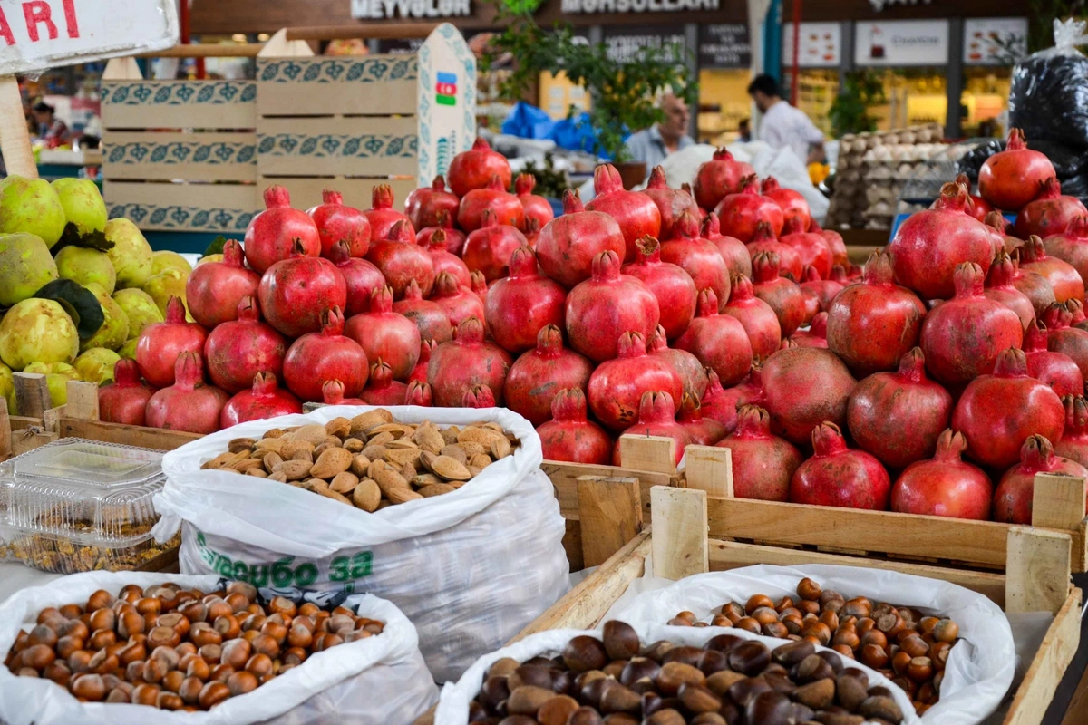 Şəki bazarında kütləvi yoluxmaya görə dezinfeksiya işlərinə başlanıldı Şəki bazarında kütləvi yoluxmaya görə dezinfeksiya işlərinə başlanıldı
