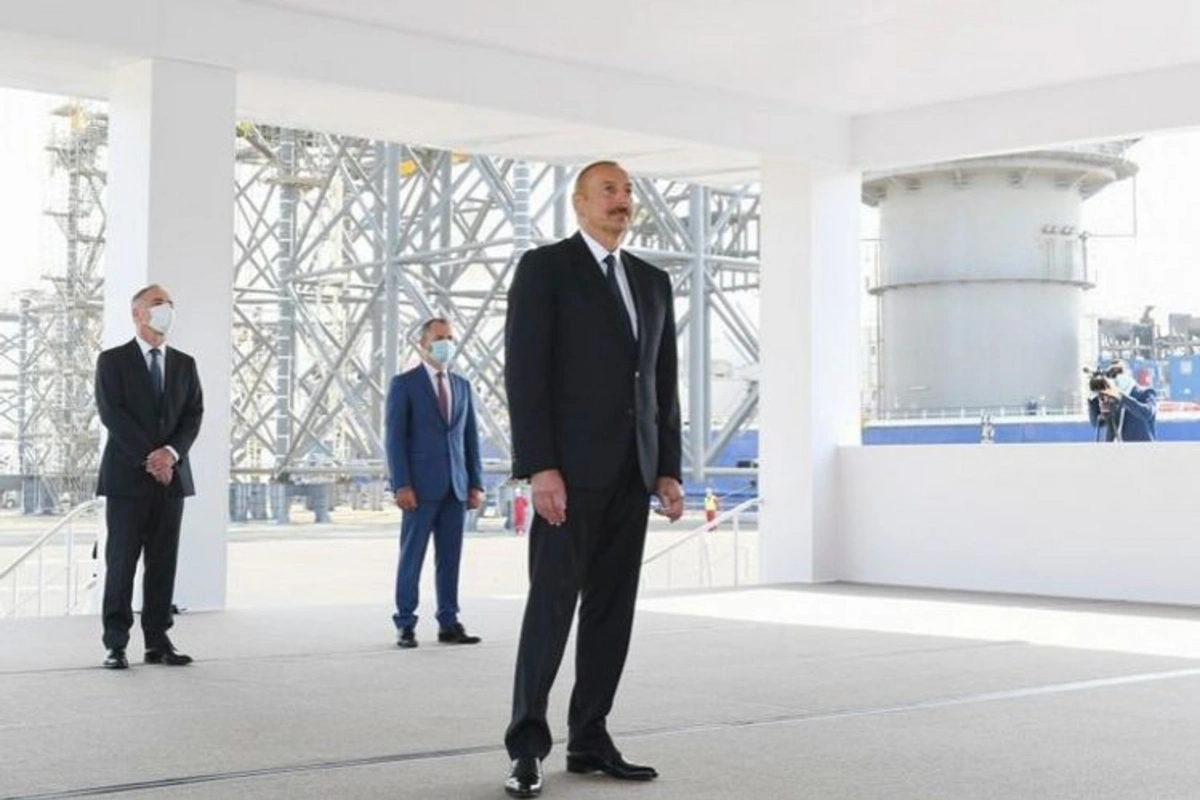 Prezident: “Bu gün ölkə iqtisadiyyatının əsas hissəsi neft-qaz sektoru ilə bağlıdır və uzun illər belə olacaq”