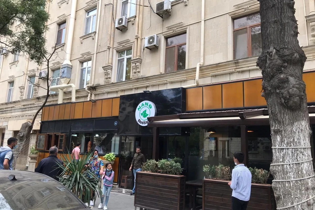 Пожар в ресторане в центре Баку - ФОТО
