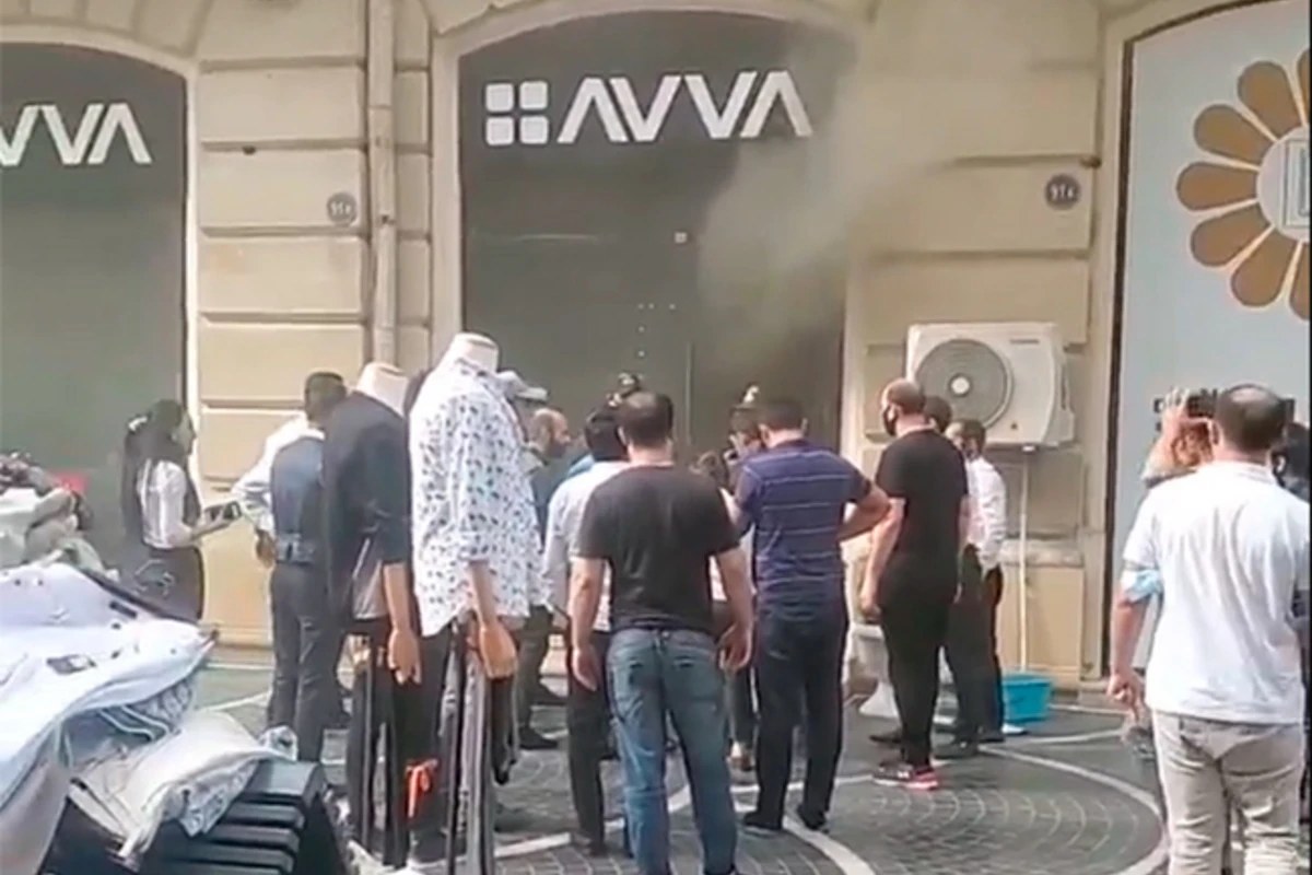 На Торговой горит магазин - ВИДЕО