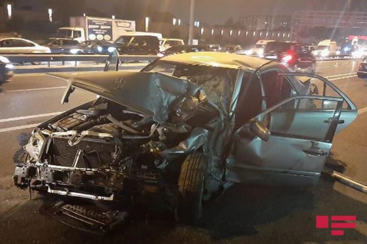 Qəzaya uğrayan avtomobilin sürücüsü zərbədən yol kənarına düşərək ölüb - FOTO Qəzaya uğrayan avtomobilin sürücüsü zərbədən yol kənarına düşərək ölüb - FOTO