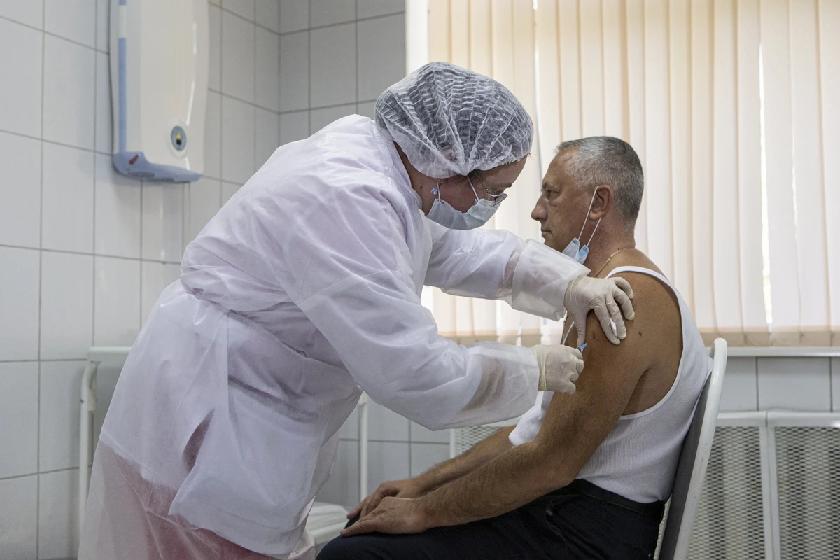 Rusiyada koronavirus peyvəndi 2500 nəfərə vuruldu Rusiyada koronavirus peyvəndi 2500 nəfərə vuruldu