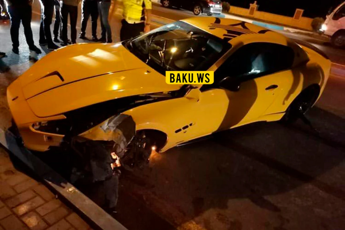Novxanı-Sumqayıt yolunda “Maserati” qəzaya uğradı - VİDEO