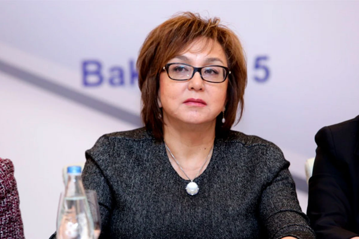 Məleykə Abbaszadə ali məktəblərə qəbul olanlara müraciət edib