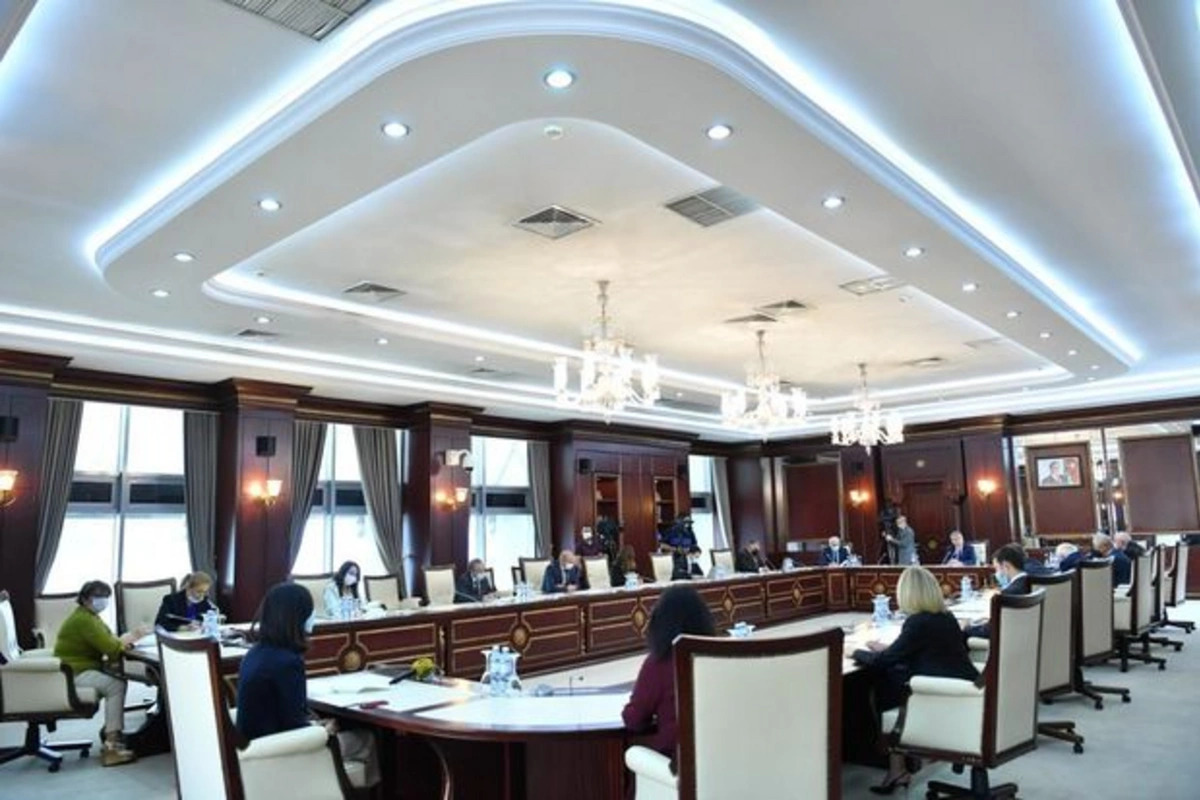 Deputatlar toplandı - 8 bəndlik sənəd təsdiqləndi