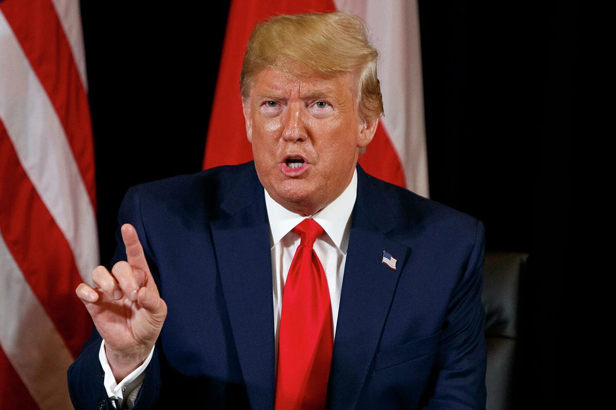 Трампа освистали на прощании с умершей судьей Верховного суда Трампа освистали на прощании с умершей судьей Верховного суда