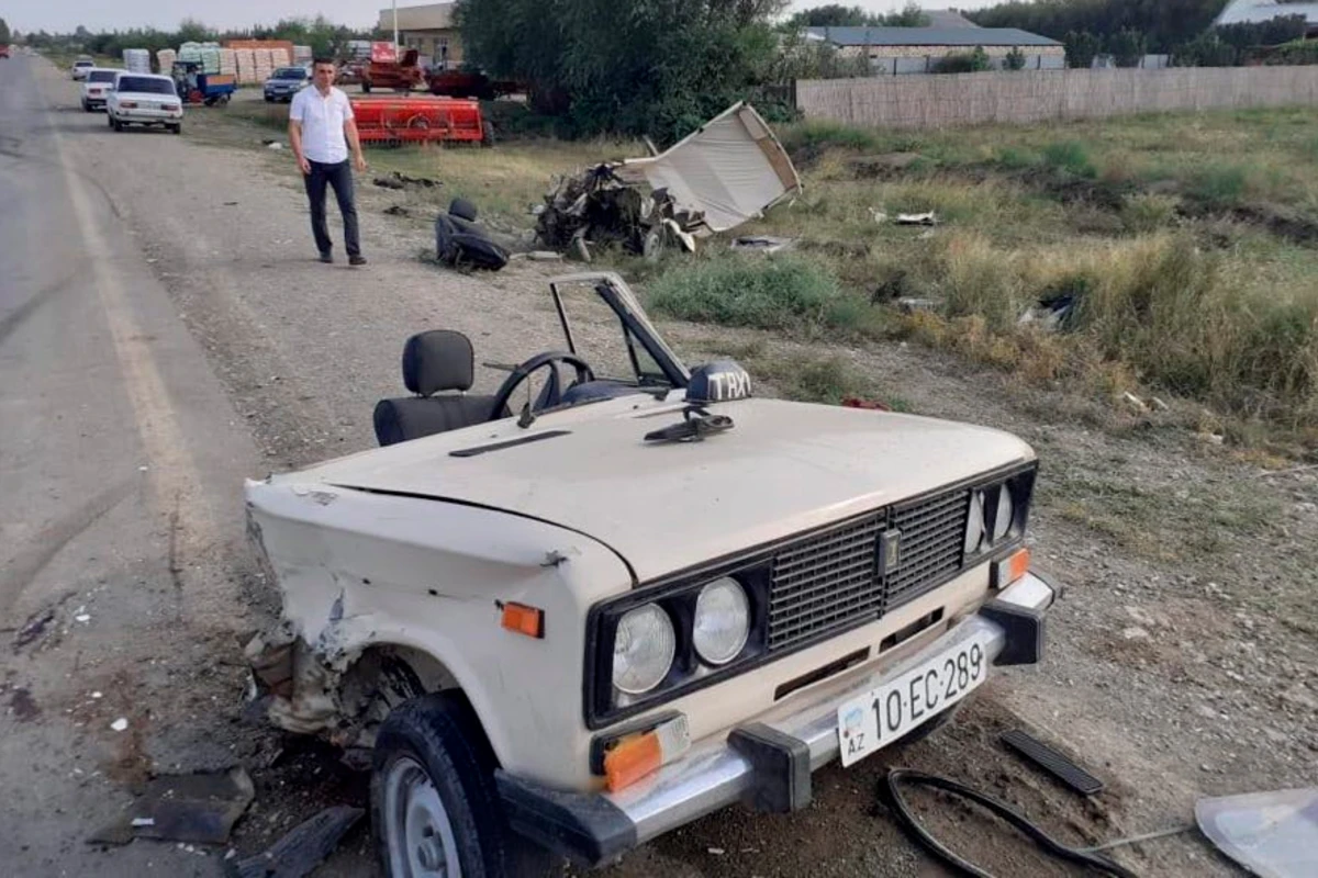 Azərbaycanda maşın qəza nəticəsində parçalandı - FOTO Azərbaycanda maşın qəza nəticəsində parçalandı - FOTO
