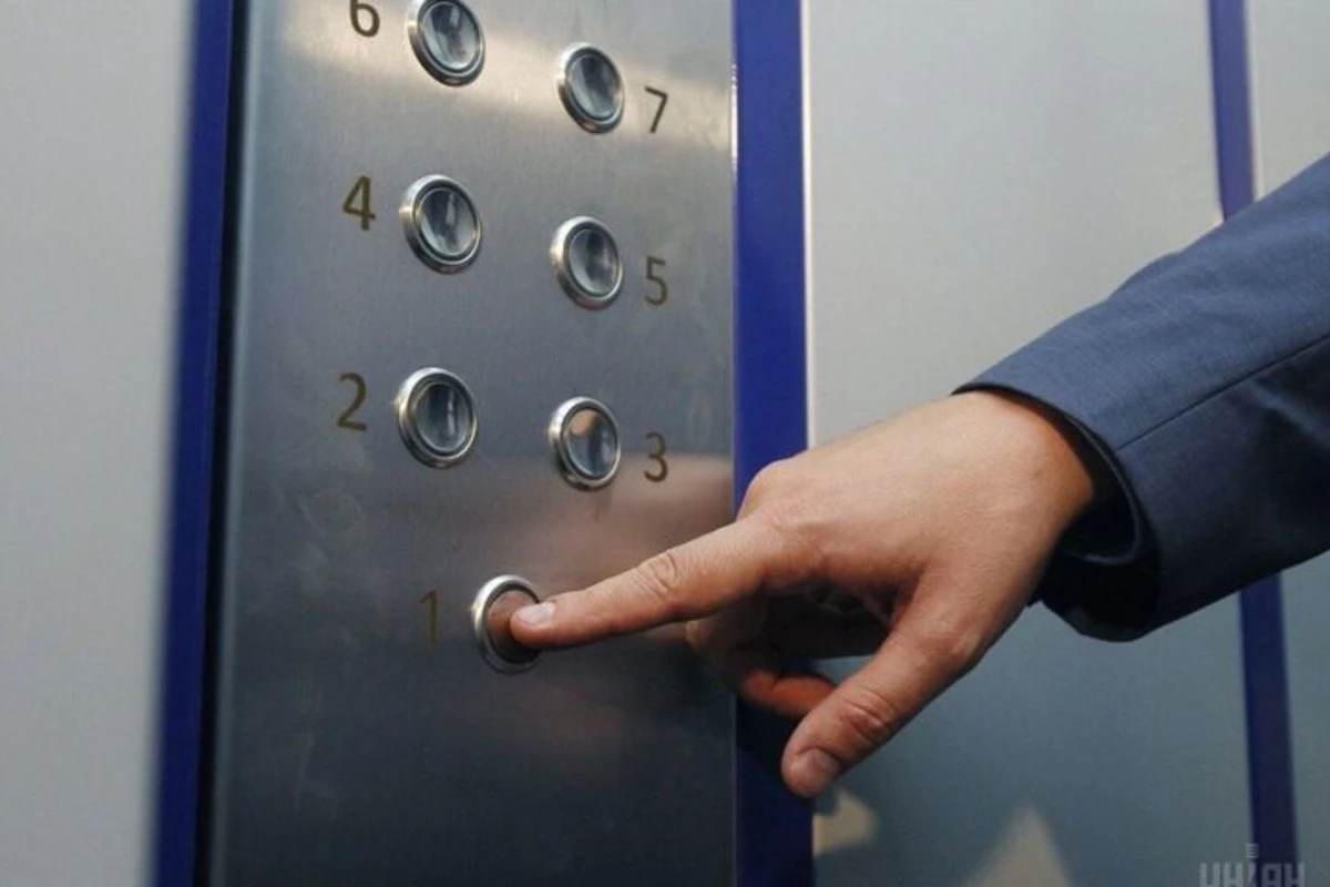 “Amrahbank”ın keçmiş sahibinin qaynının qatili müşahidə kameralarına düşüb - TƏFƏRRÜAT