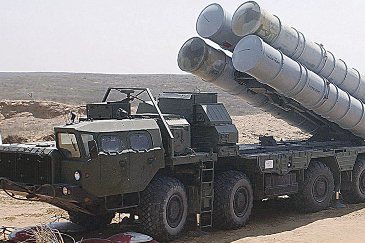 Азербайджанский БПЛА уничтожил вражеский комплекс С-300 Азербайджанский БПЛА уничтожил вражеский комплекс С-300