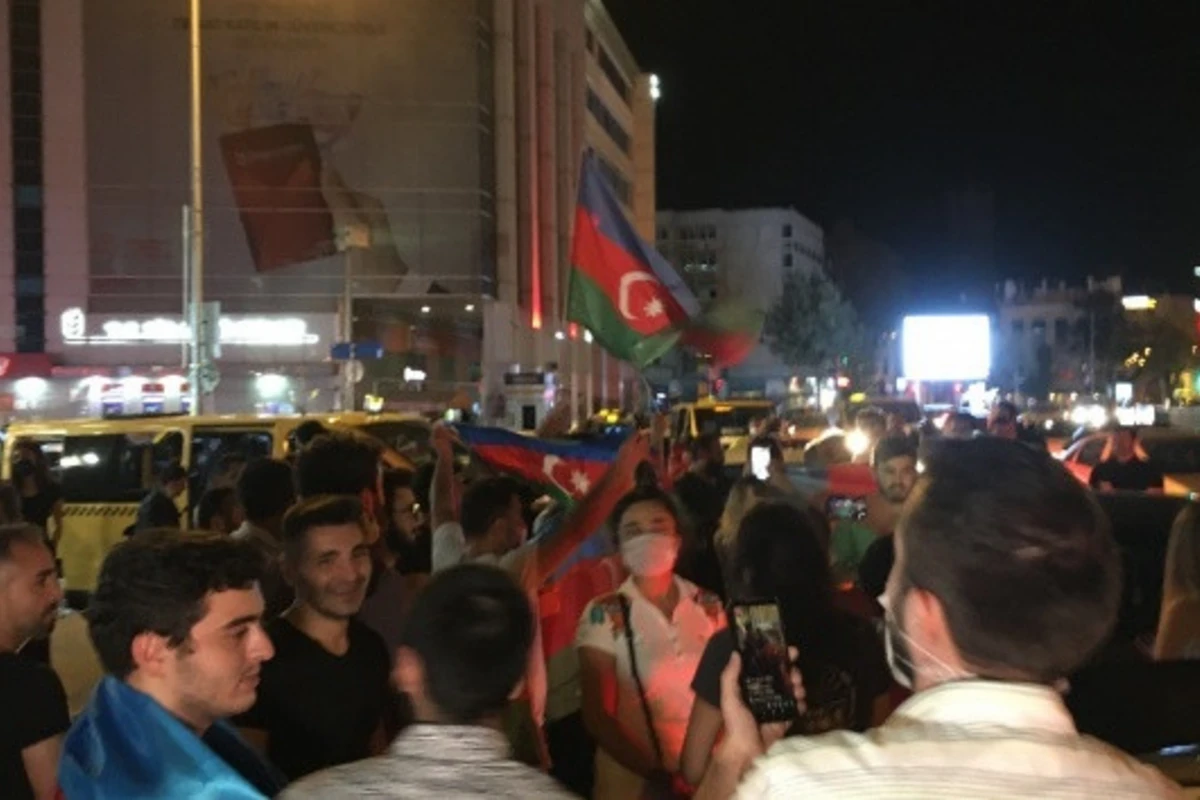 İstanbulda Ermənistanın Azərbaycana qarşı təxribatına etiraz aksiyası keçirilib