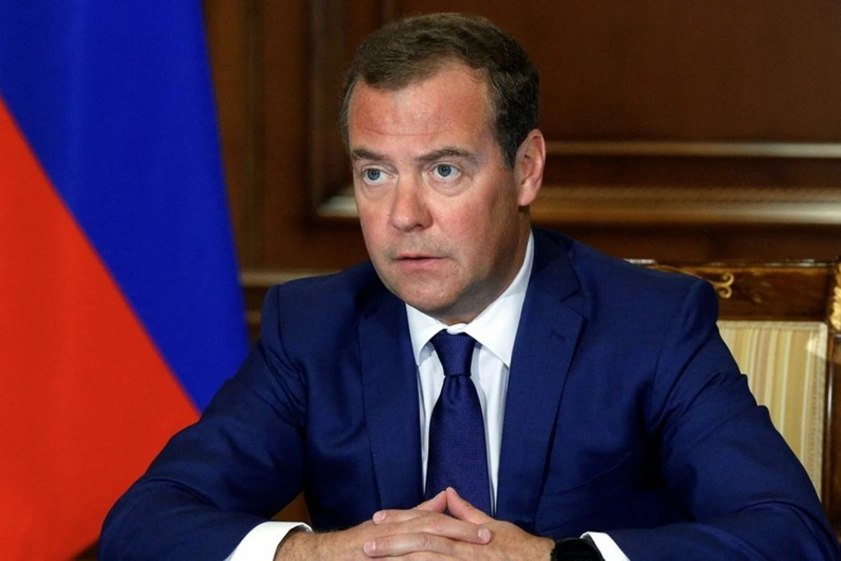 Медведев: Проблему Нагорного Карабаха нельзя решить силовым путем