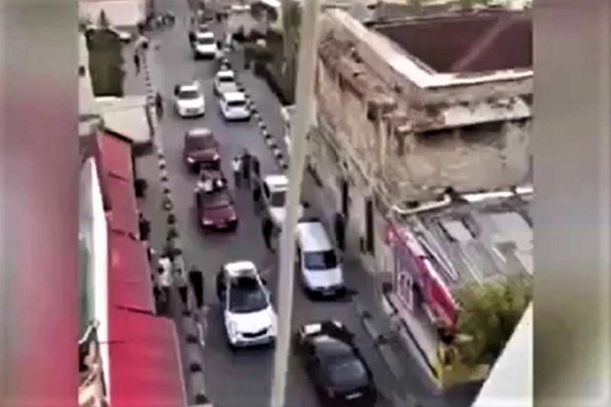 Azərbaycanlılar və türklərdən İstanbulda ermənilərə Qarabağ silləsi - VİDEO Azərbaycanlılar və türklərdən İstanbulda ermənilərə Qarabağ silləsi - VİDEO