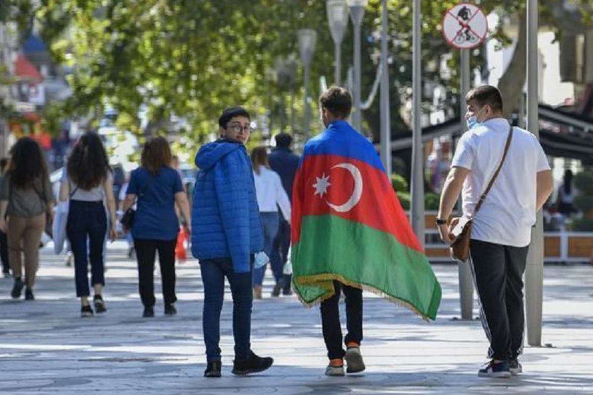 Qələbə sevincindən göz yaşlarına boğulanlar - VİDEOREPORTAJ