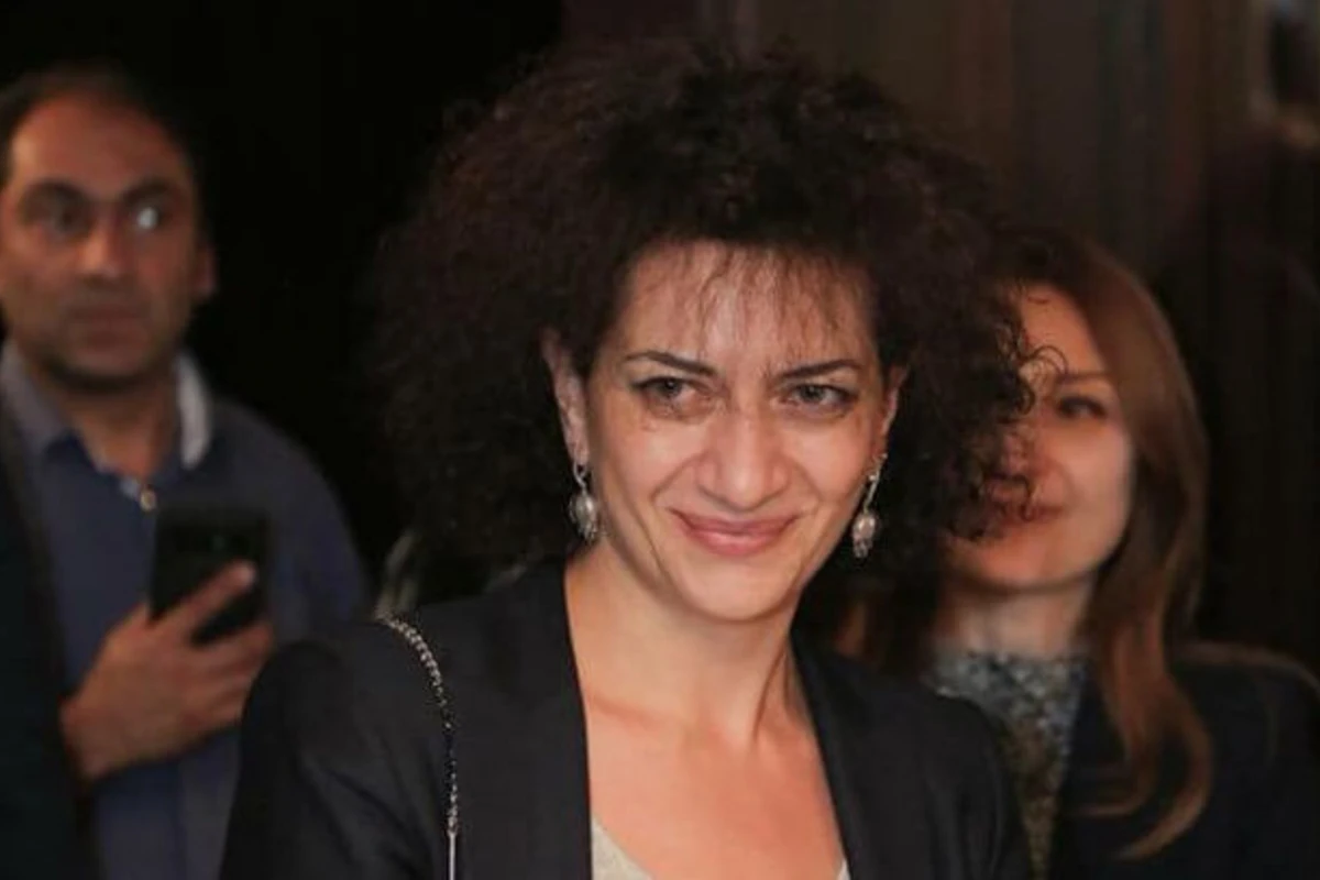 Müharibə şəraitində Paşinyanın arvadı Ermənistandan pul çıxarır - sensasion ARAŞDIRMA Müharibə şəraitində Paşinyanın arvadı Ermənistandan pul çıxarır - sensasion ARAŞDIRMA